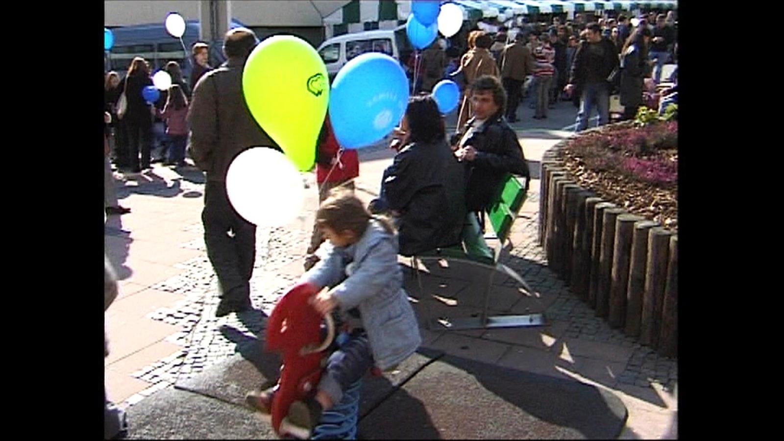 NORDLIICHT 2004: "D'Famill ass faarweg" zu Clierf