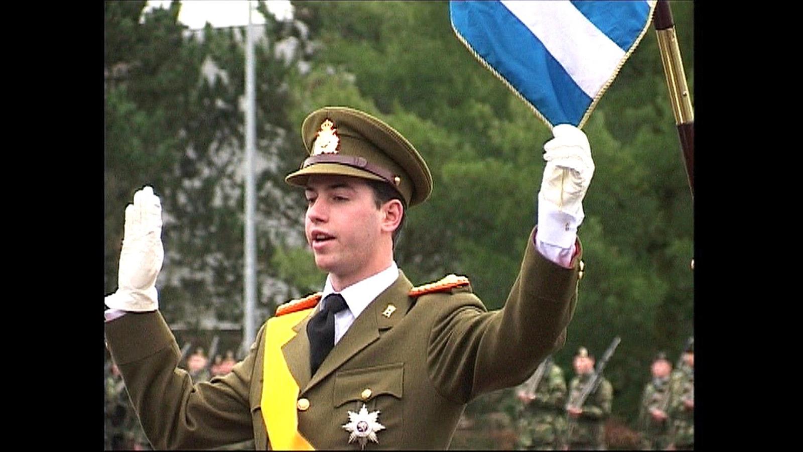 Archiv NORDLIICHT 2002: Feierlechen Eed vum Prënz Guillaume an d' "Médaille Militaire" fir de Grand-Duc Jean