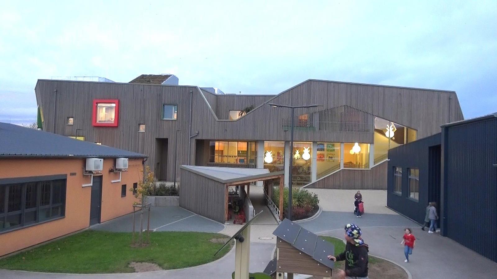 Den neie Schoulkomplex "Op Weidfeld" zu Useldeng