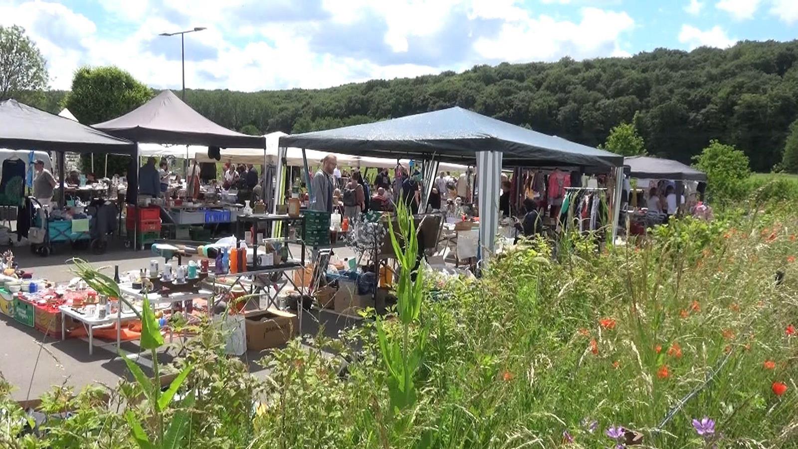 Floumaart / Brocante zu Réiden un der Atert